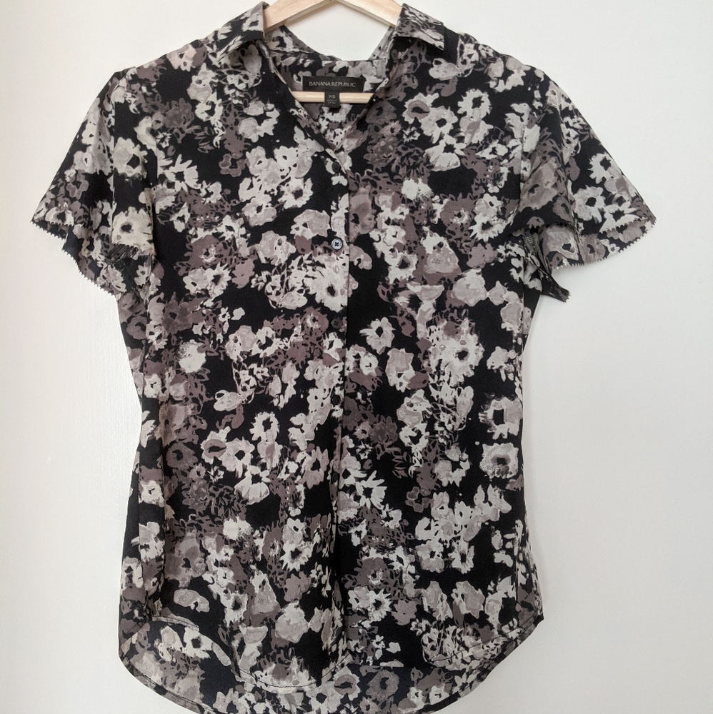 Floral-print blouse